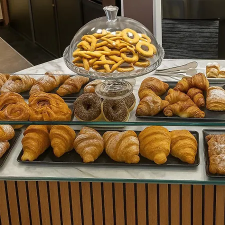 Alojamento de Acomodação e Pequeno-almoço Bed Cinecitta' 4*